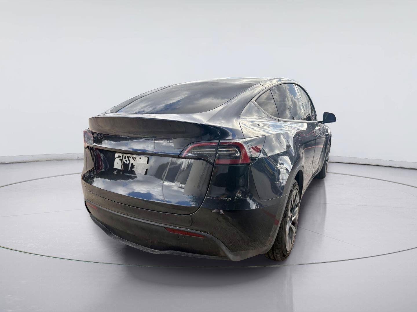 Used 2025 Tesla Model Y Long Range AWD/4WD image 3