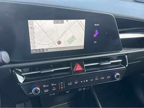 Certified 2025 Kia Niro EX image 8