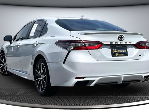 Used 2024 Toyota Camry SE FWD image 4