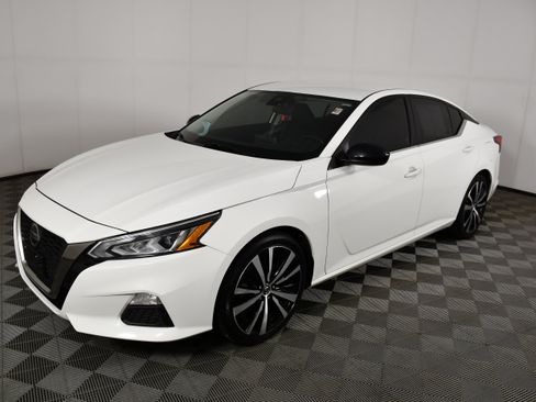 Used 2020 Nissan Altima 2.5 SR FWD image 10