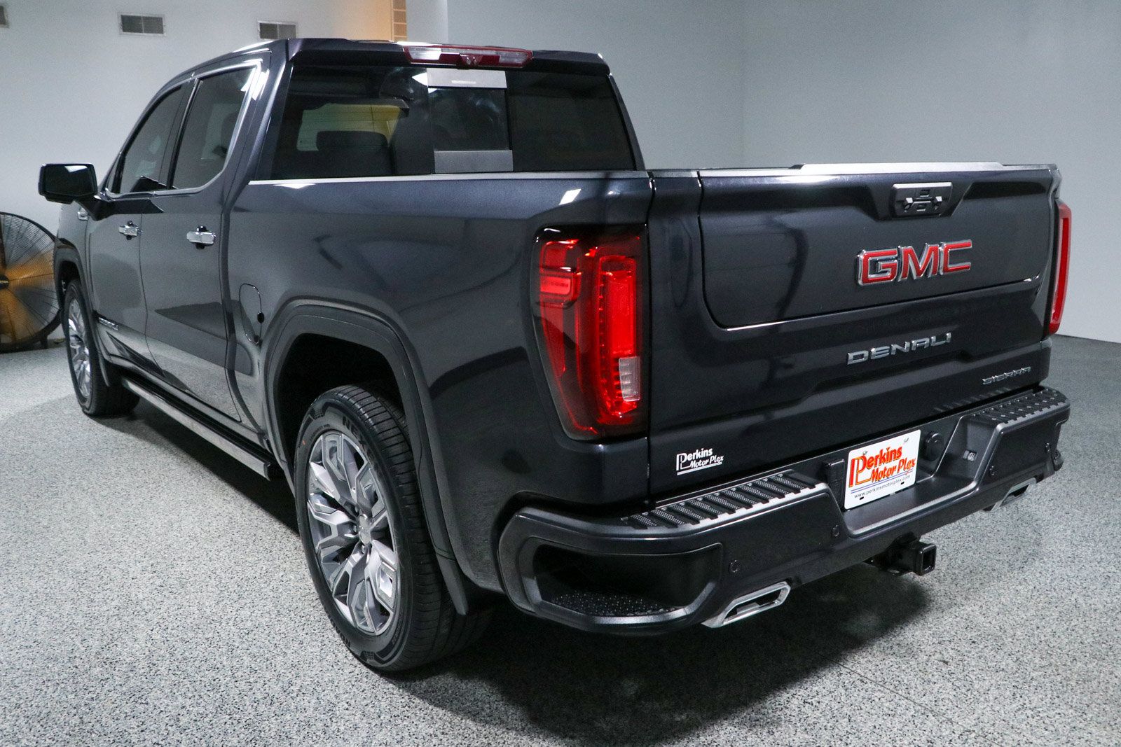 Used 2023 GMC Sierra 1500 Denali w/ Denali Reserve Package AWD/4WD image 9