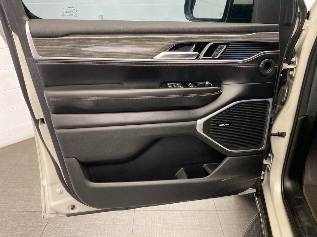 Used 2022 Jeep Wagoneer Series III RWD image 16