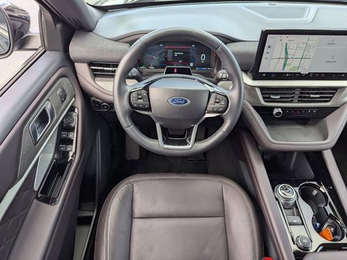 Used 2026 Ford Explorer Platinum w/ LUX Leather Package AWD/4WD image 28