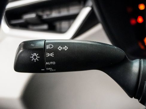 Used 2022 Toyota Corolla LE image 17