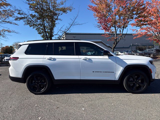 Used 2024 Jeep Grand Cherokee L Laredo AWD/4WD image 15
