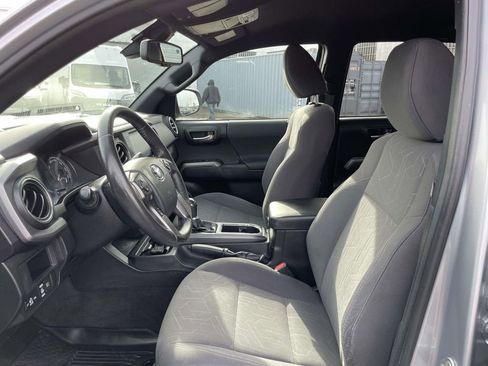 Used 2018 Toyota Tacoma TRD Sport image 13