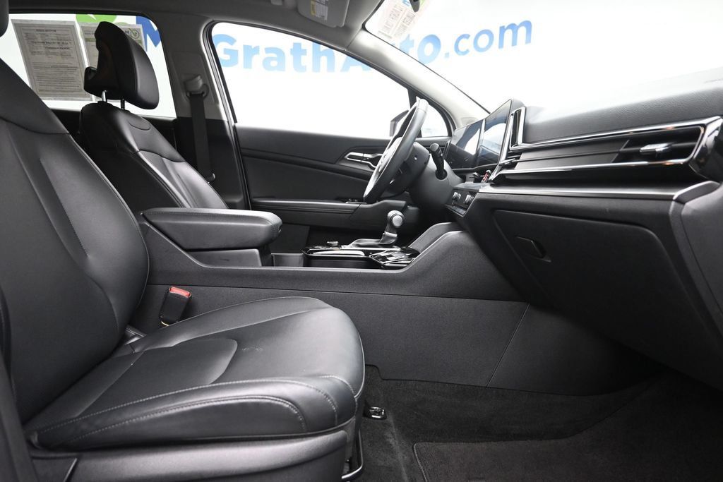 Used 2024 Kia Sportage EX AWD/4WD image 9