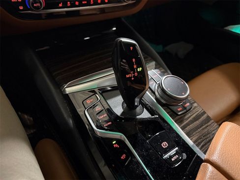 Used 2021 BMW 530i xDrive image 21