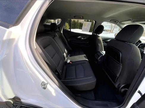 Used 2024 GMC Terrain SLE image 16