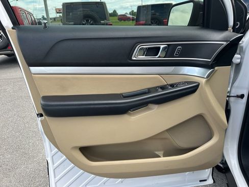 Used 2017 Ford Explorer XLT w/ Equipment Group 202A FWD image 28