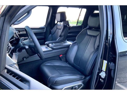 Used 2024 Jeep Wagoneer Series II w/ Convenience Group I AWD/4WD image 23