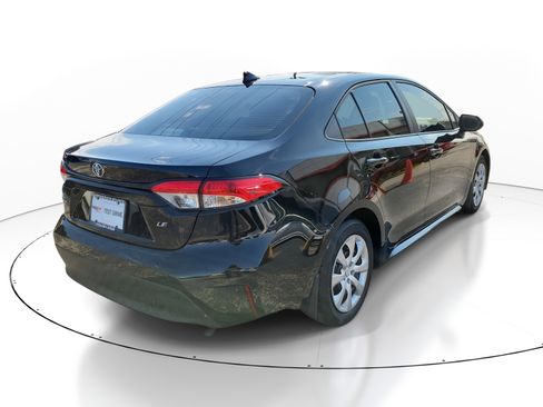 Used 2025 Toyota Corolla LE image 6