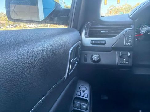 Used 2017 Chevrolet Suburban Premier RWD image 12