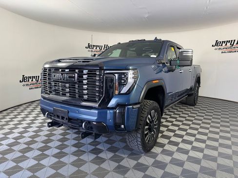 Used 2024 GMC Sierra 2500 Denali Ultimate image 1