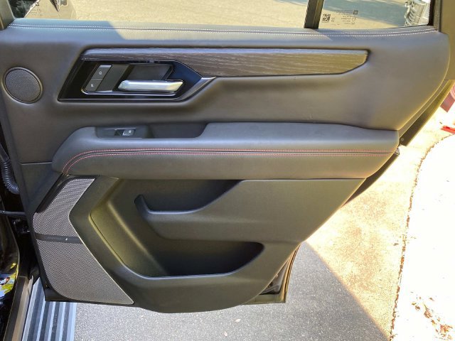 Used 2025 GMC Yukon AT4 Ultimate AWD/4WD image 36