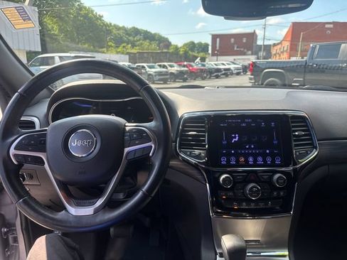Used 2019 Jeep Grand Cherokee Altitude AWD/4WD image 12
