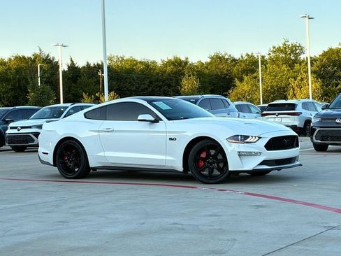 Used 2018 Ford Mustang GT Premium w/ Black Accent Package RWD image 5