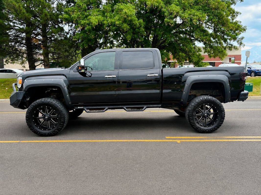 Used 2018 GMC Sierra 2500 Denali w/ Duramax Plus Package AWD/4WD image 2