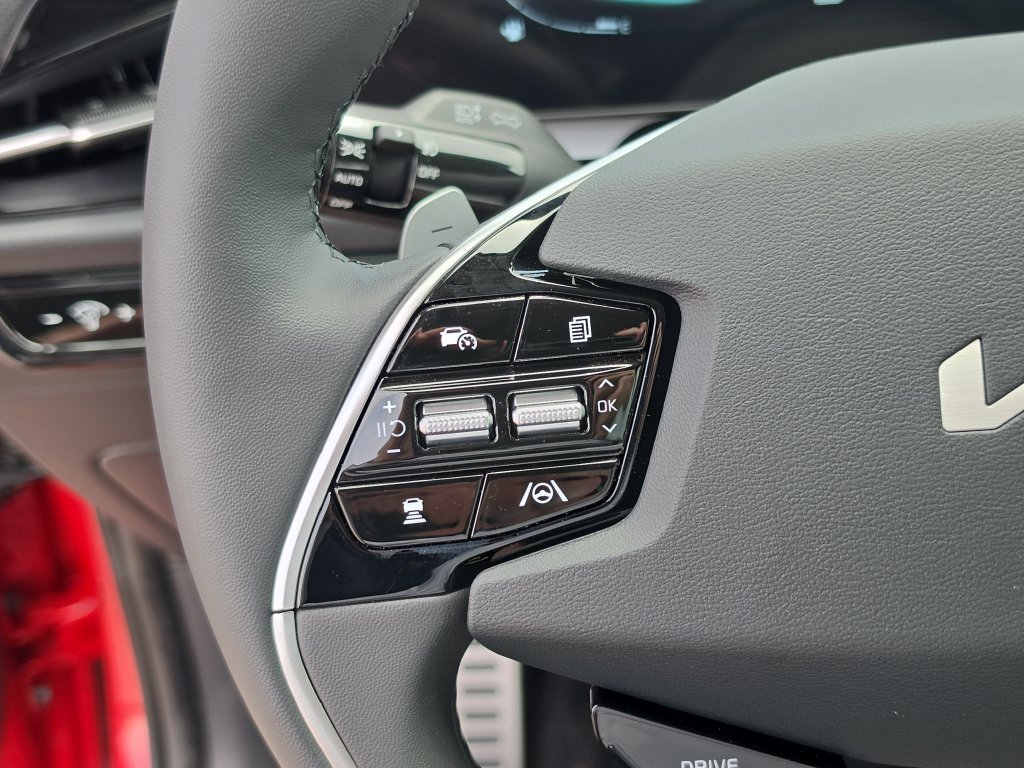 New 2026 Kia Niro SX Touring FWD image 31