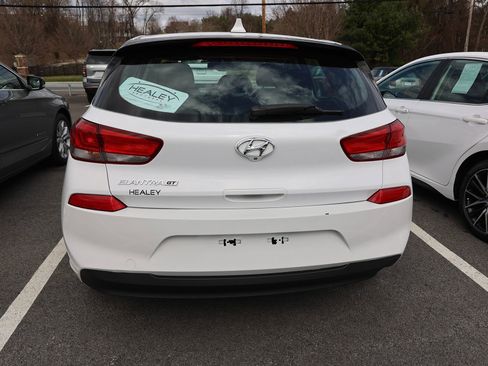 Used 2018 Hyundai Elantra GT image 3