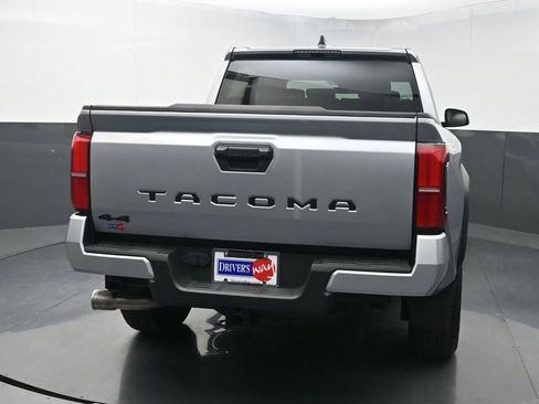 Used 2024 Toyota Tacoma TRD Off-Road AWD/4WD image 38
