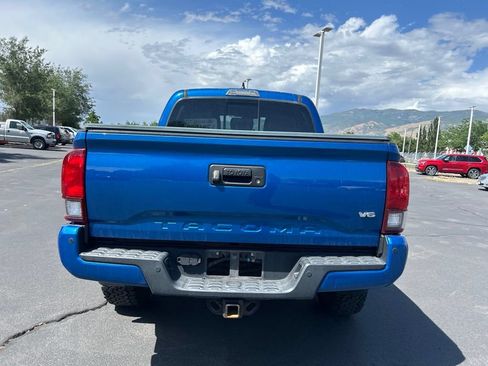 Used 2018 Toyota Tacoma TRD Off-Road w/ Technology Package AWD/4WD image 6