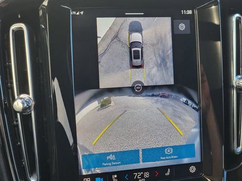 Certified 2025 Volvo XC40 B5 Plus image 21