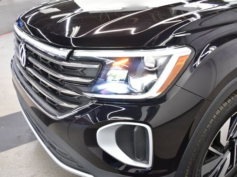Used 2025 Volkswagen Atlas SE FWD image 30