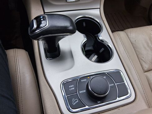 Used 2014 Jeep Grand Cherokee Limited w/ Luxury Group II AWD/4WD image 26