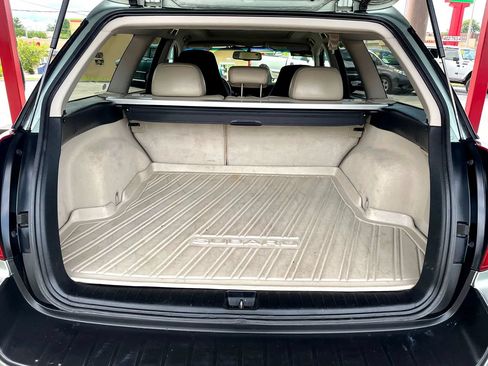 Used 2009 Subaru Outback 2.5i Limited AWD/4WD image 6