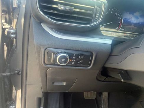 Used 2023 Ford Explorer XLT w/ Equipment Group 202A AWD/4WD image 29