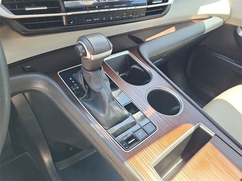 Used 2024 Toyota Sienna XLE image 21