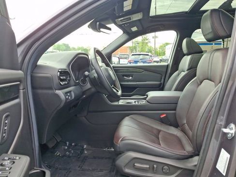 Used 2025 Honda Pilot Black Edition image 13
