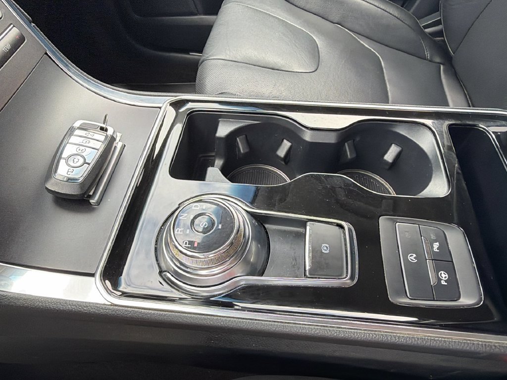 Used 2020 Ford Edge Titanium w/ Equipment Group 301A FWD image 24