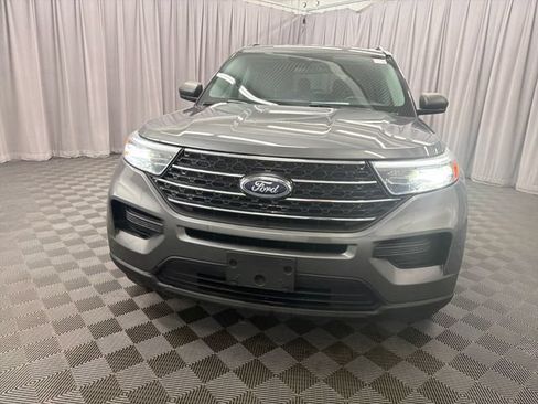 Used 2023 Ford Explorer XLT AWD/4WD image 3