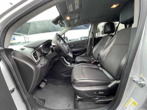 Used 2018 Chevrolet Trax LT w/ LT Convenience Package FWD image 20