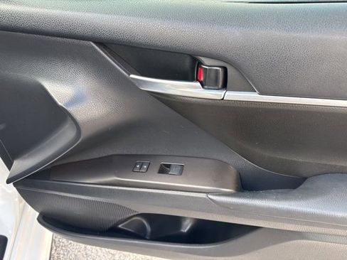 Used 2022 Toyota Camry SE image 14