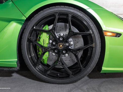 Used 2024 Lamborghini Revuelto image 17