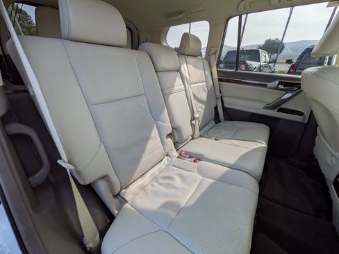 Used 2014 Lexus GX 460 image 14