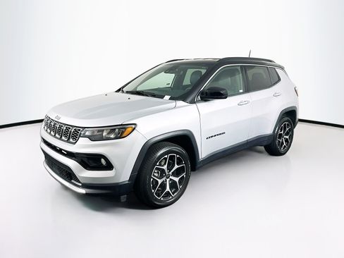 Used 2025 Jeep Compass Limited AWD/4WD image 3