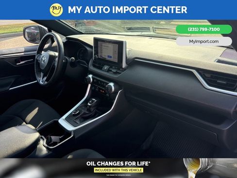 Used 2023 Toyota RAV4 SE image 30