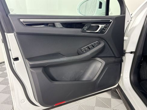 Certified 2023 Porsche Macan AWD/4WD image 14