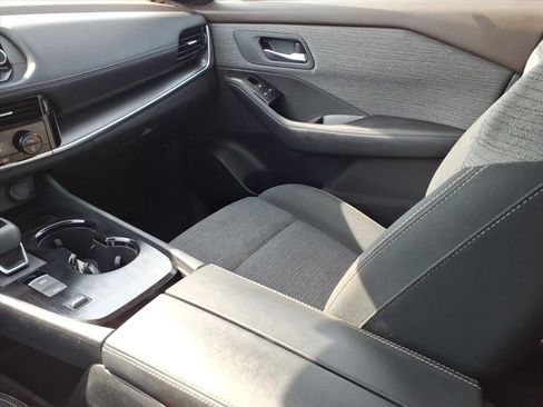 Used 2022 Nissan Rogue SV image 12