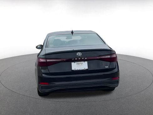 Used 2025 Volkswagen Jetta SE image 7