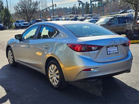 Used 2018 MAZDA MAZDA3 Sport image 5
