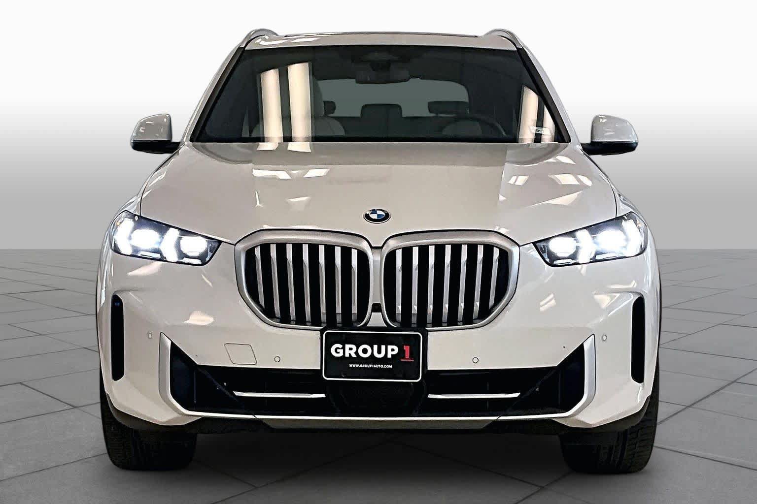 Used 2024 BMW X5 sDrive40i w/ Premium Package RWD image 3