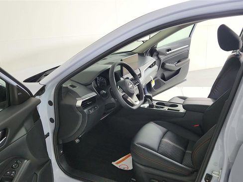 New 2026 Nissan Altima 2.5 SR image 9