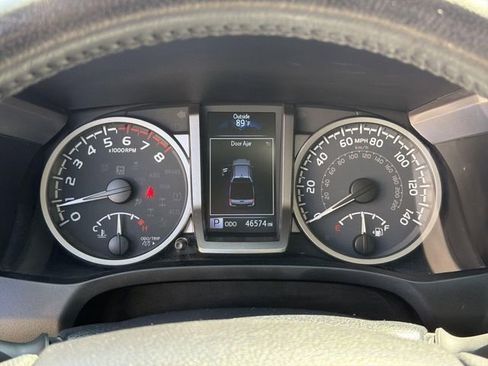 Used 2021 Toyota Tacoma SR5 RWD image 10