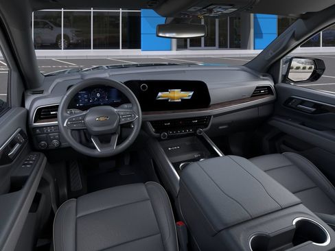 New 2026 Chevrolet Suburban Premier RWD image 18