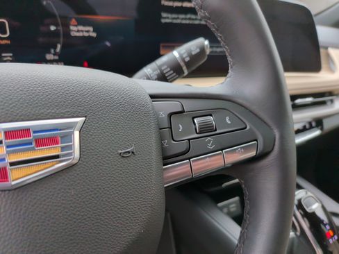 Used 2025 Cadillac XT4 Premium Luxury image 20